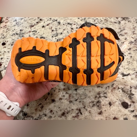 Baby sneakers size 5 - Picture 4 of 4